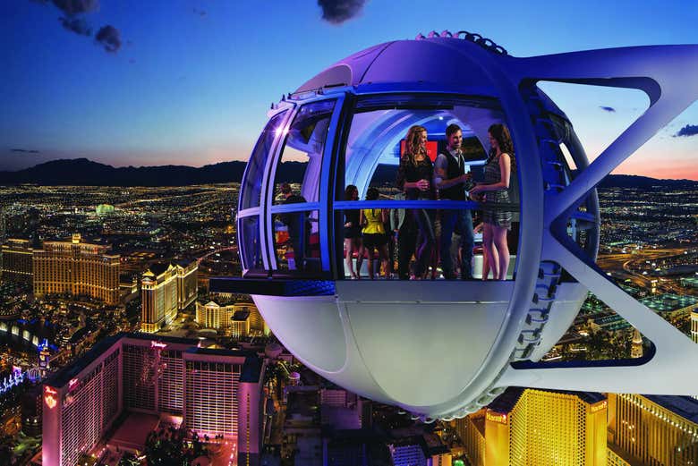 Godendoci la vista da una cabina dell'High Roller