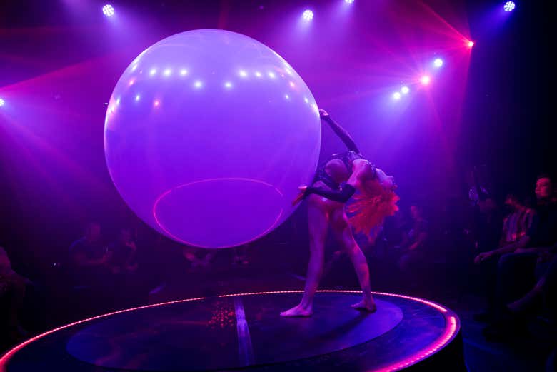 Acrobazie dello spettacolo OPIUM 