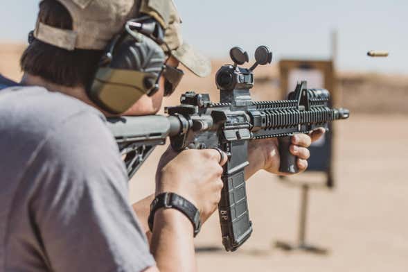 Pratica di tiro nel deserto di Las Vegas
